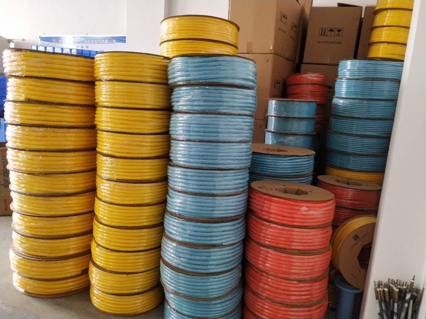彩色開口自卷式套管大量生產(chǎn)中歡迎下單！